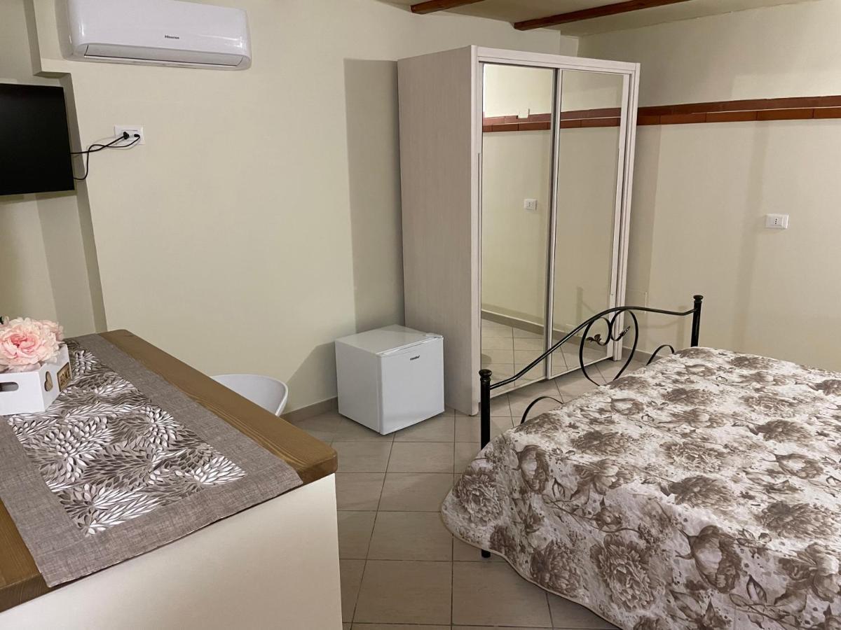 La Stanza Del Principe Bed & Breakfast Фонди Екстериор снимка